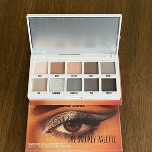 New ✨Kylie cosmetics The Smokey Palette - 4 total